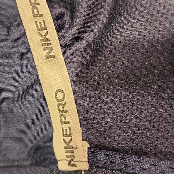 Nike Pro Dri Fit zippered hooded jacket - Picture 9 of 12